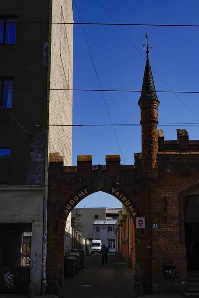Riga Letonia Antiguo Edificio Arqueado Entrada Centro Ciudad — Foto de Stock