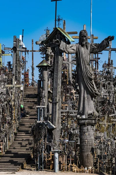 샤울랴이 리투아니아 십자가와 십자가의 가톨릭 사이트와 100 000 십자가의 컬렉션입니다 — 스톡 사진