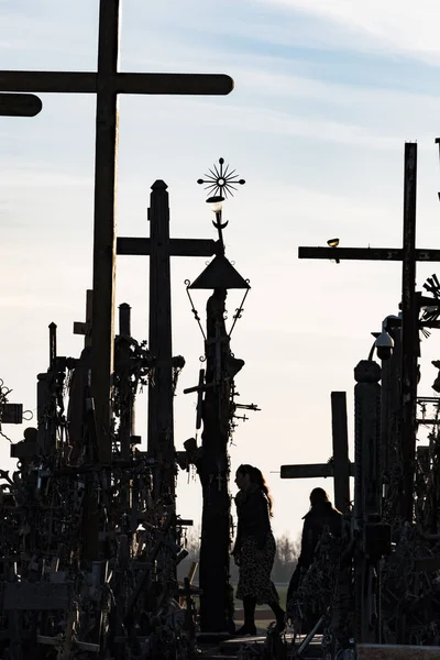 Siauliai Lituânia Visitantes Colina Das Cruzes Local Peregrinação Para Católicos — Fotografia de Stock