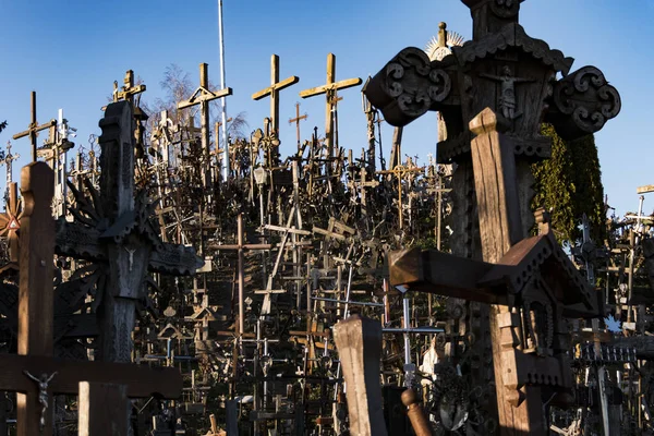 Siauliai Lituania Visitantes Del Cerro Las Cruces Lugar Peregrinación Para —  Fotos de Stock