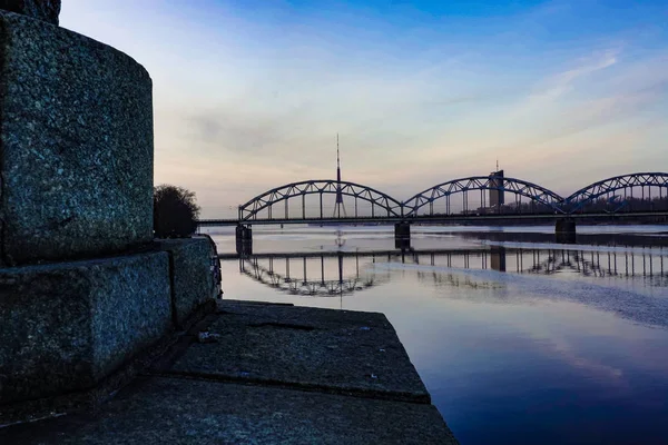 Riga Letland Rivier Daugava Brug Bij Zonsopgang — Stockfoto