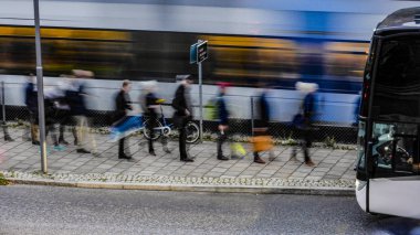 Stockholm, İsveç Liljeholmen banliyö otobüs durağı.