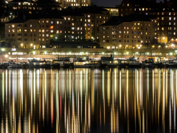Stockholm Švédska Pohled Radnice Noci Odrazem Sodermalmu Vodě Riddarfjrden Součástí — Stock fotografie