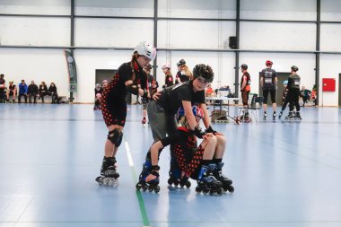 Hjorring, Danimarka yerel spor salonunda bir paten hız yarışı yarışması.