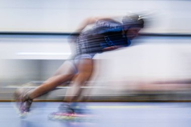 Hjorring, Danimarka yerel spor salonunda bir paten hız yarışı yarışması.