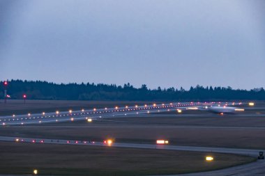 Stockholm, İsveç Arlanda Havaalanı'na bir jet uçağı iniş.