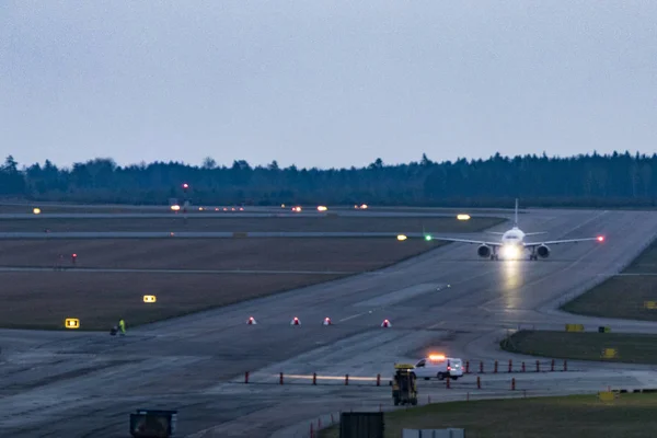 ストックホルム スウェーデン アーランダ空港にジェット機が着陸 — ストック写真
