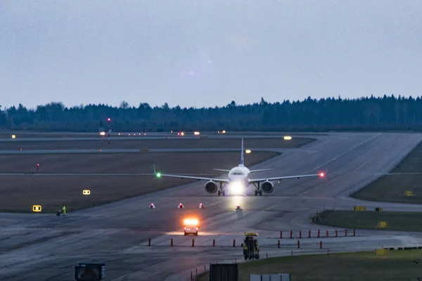 ストックホルム スウェーデン アーランダ空港にジェット機が着陸 — ストック写真