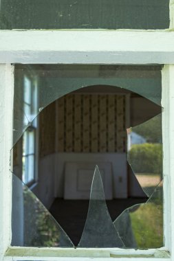 Broomes Adası, Maryland Abd Bir çiftlik evinin kapısında cam kırık.