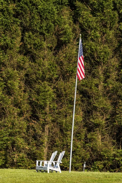 Broomes Island Maryland Usa Flagpole Chairs Lawn — Stock Photo, Image