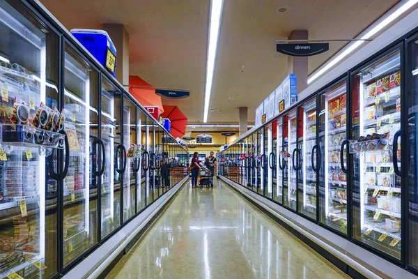 弗雷德里克王子 马里兰州 乌萨乌萨一家超市冷冻食品通道购物 — 图库照片