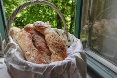 Stockholm, Isveç taze Bagetler ile bir ekmek sepeti.