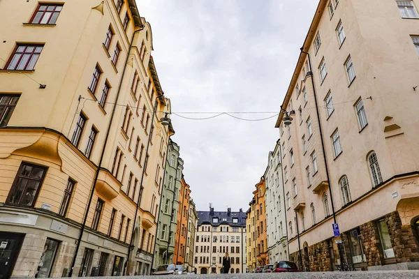 ストックホルム スウェーデンヴァーサスタンの Heimdalsgatan の歩行者 — ストック写真