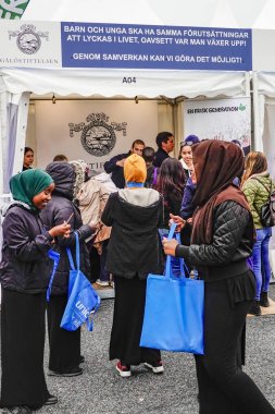 Spanga, İsveç Katılımcı Stockholm dışında beş günlük Jarvaveckan siyasi festivalde bir araya gelen politikacılar ve vatandaşlar tartışma, açıklık ve eğlenceli bir ortamda.