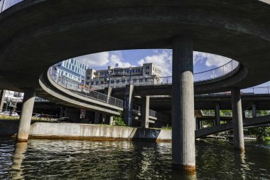 Stockholm, İsveç Klarasjo üzerinde Blekholmsslingan olarak bilinen bir bisiklet ve yaya yolu.