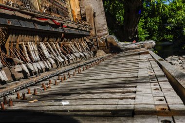 Vilnius, Litvanya Uzupio mahallesinden eski bir piyano kendi cumhuriyeti olduğunu iddia ediyor ve bağımsız düşünürler ve sanatçılara ev sahipliği yapıyor..