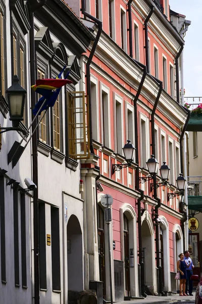 Vilnius Lithuania Small Street Old Town Pedestrians — Stock Photo, Image