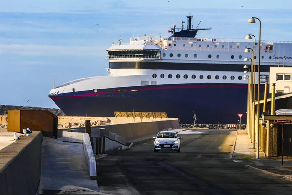 Hirtshals Dänemark Eine Colorline Hochgeschwindigkeitsfähre Verlässt Den Wellenbrecher Richtung Norwegen — Stockfoto