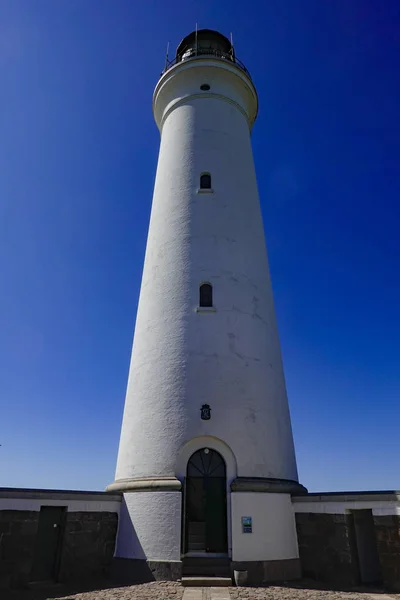 Hirtshals Den Leuchtturm Von Hirtshals Der 1863 Einer Windgepeitschten Straße — Stockfoto