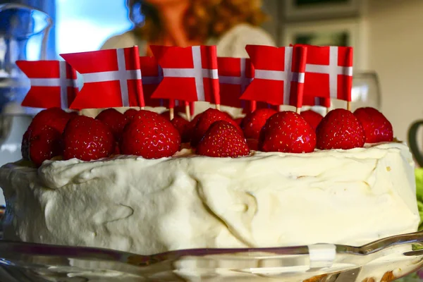 Hirtshals Dinamarca Bolo Aniversário Com Bandeiras Dinamarquesas — Fotografia de Stock