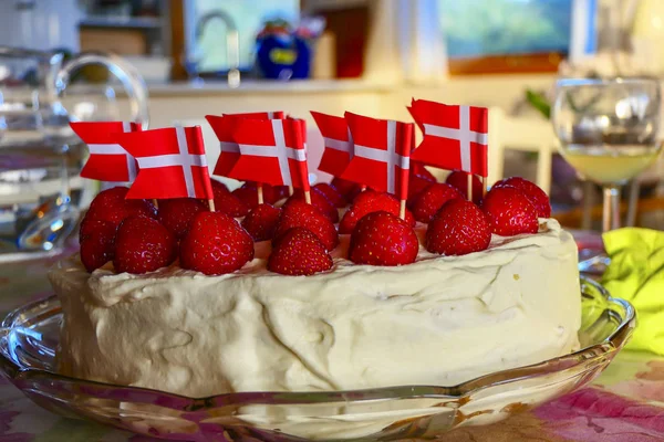 Hirtshals Dinamarca Bolo Aniversário Com Bandeiras Dinamarquesas — Fotografia de Stock