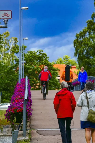 Karlstad Suecia Una Planta Peatonal Maceta Puente Peatonal Sobre Río —  Fotos de Stock