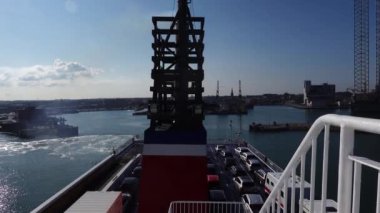 Frederikshamn, Danimarka İsveç'e giden bir yolcu feribotu limandan ayrılıyor