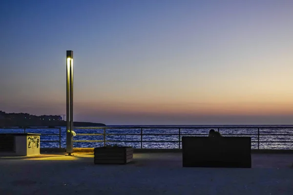 Siracusa Ortegia Sicilia Italia Una Pareja Observa Amanecer — Foto de Stock