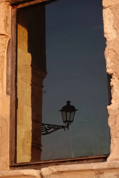 Syrakusy Ortegia Sicílie Itálie Odraz Pouliční Lampy Časných Ranních Hodinách — Stock fotografie