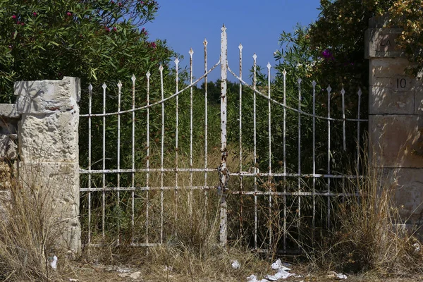 Siracusa Sicília Itália Velho Portão Uma Fazenda Abandonada — Fotografia de Stock