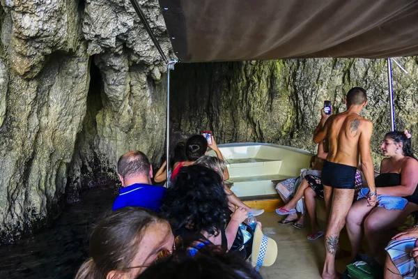 Siracusa Sicilia Italia Barco Turístico Excursión Que Visita Las Cuevas —  Fotos de Stock