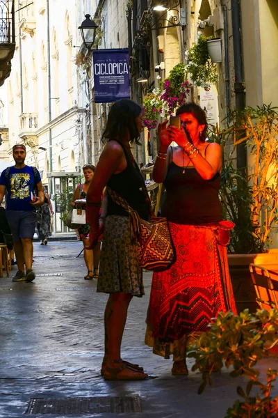 Syracuse Sicily Italy Woman Taking Selfie Back Street Ortygia Island — Stock Photo, Image