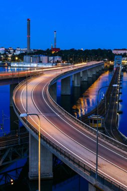 Stockholm, İsveç Ropsten banliyösü ve Lidingo adası arasındaki köprü.