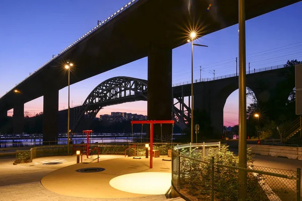 Stockholm Zweden Een Publiuc Speeltuin Onder Arsta Brug Liljeholmen — Stockfoto