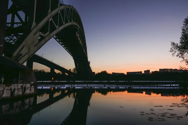 ストックホルム スウェーデン 夜明けのアルスタ列車橋 — ストック写真