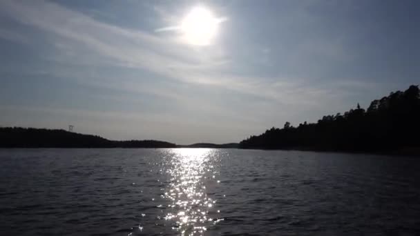 Стокгольм Швеция Видео Спокойного Озера Закате Маленькой Лодки — стоковое видео