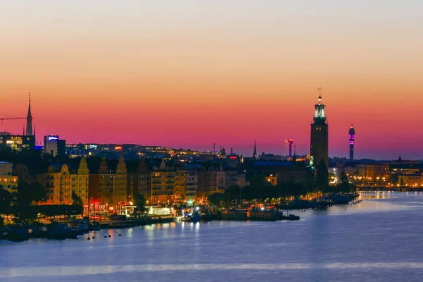 ストックホルム スウェーデン 市庁舎 旧市街またはガムラスタンの夜明け — ストック写真