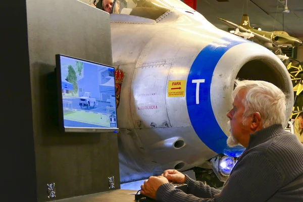 Soderhamn Sweden Man Sits Flight Simulator Soderhamn F15 Flight Museum — Stock Photo, Image