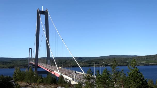 Γέφυρα Της Υψηλής Ακτής Μεταξύ Κράτφορς Και Χάρνοσαντ Σουηδία Στην — Αρχείο Βίντεο