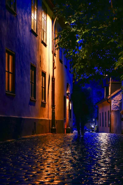 Visby Gotland Suecia Peatones Solitarios Caminando Por Las Calles Adoquinadas — Foto de Stock