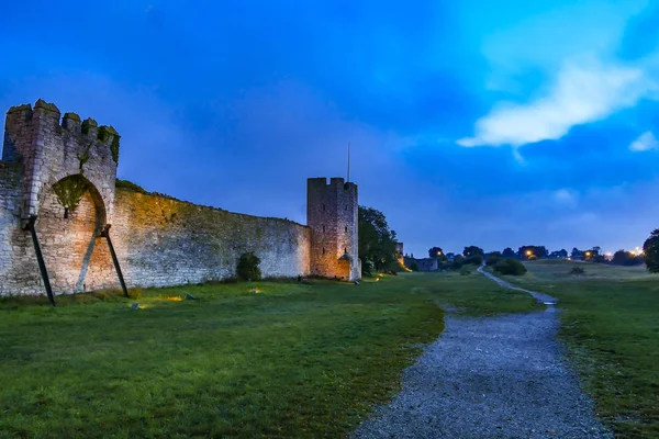 Visby, Gotland, İsveç Gece Visby Town Wall.