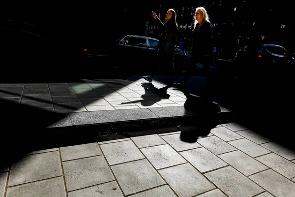 Estocolmo Suecia Los Peatones Vattugatan Centro — Foto de Stock