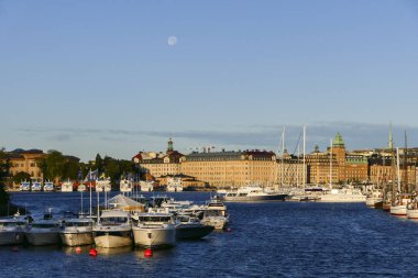 Stockholm, İsveç sabahın erken saatlerinde Nybroviken doğru görünümü.
