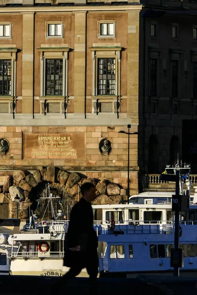 Stockholm Švédsko Chodci Hovslagargatan Blasieholmen Který Hledí Směrem Královskému Paláci — Stock fotografie