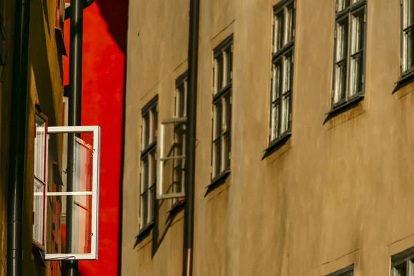 Stockholm Švédsko Windows Draken Grand Starém Městě Nebo Gamla Stan — Stock fotografie