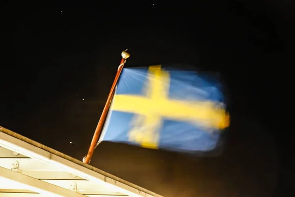 Stockholm Sveç Baltık Denizi Feribotunda Rüzgarda Esen Bir Sveç Bayrağı — Stok fotoğraf