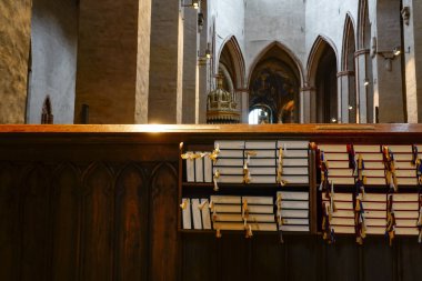 Turku, Finlandiya Mezmur kitapları ve Turku 12. Yüzyıl Katedrali 'nin sayfaları.