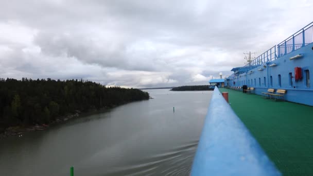 Turku Finlande Ferry Passagers Pour Suède Sillonne Les Eaux Calmes — Video