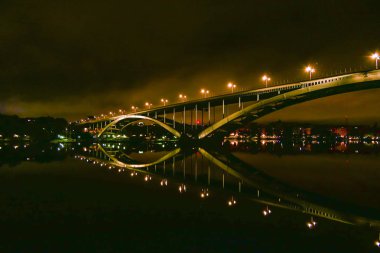 Stockholm, İsveç Batı Köprüsü veya Vasterbron Kungsholmen 'i Sodermalm' a bağlayan ve 1935 'te inşa edilen.