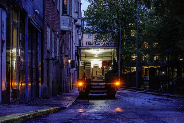 Estocolmo Suecia Camión Reparto Hace Una Entrega —  Fotos de Stock